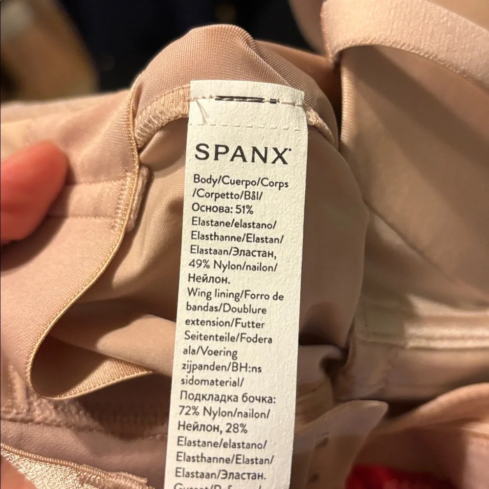 ‼️BNWT‼️Spanx Strapless Cupped Mid-Thigh Bodysuit - Picture 7 of 7